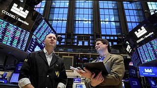 Wall Street abre con baja por impacto de Snap y temores sobre economía