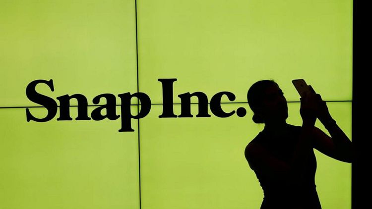 Firmas de redes sociales se hunden tras sombría advertencia de la matriz de Snapchat