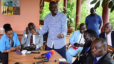 Uganda vuelve a detener al opositor Besigye y disuelve las protestas por los precios