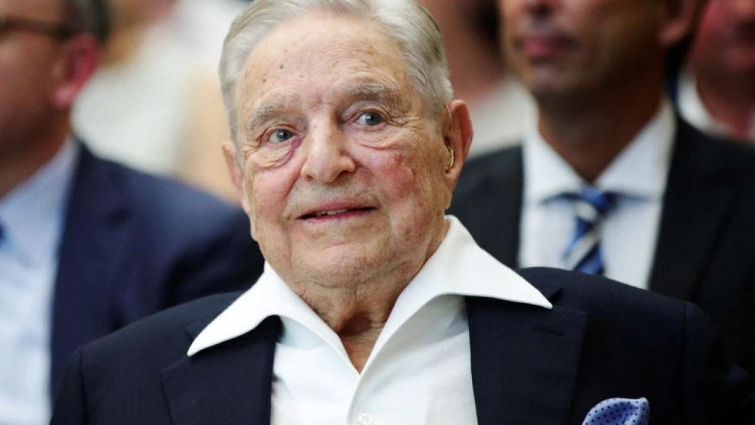 DAVOS-Soros dice que Ucrania puede ser el inicio de la Tercera Guerra Mundial