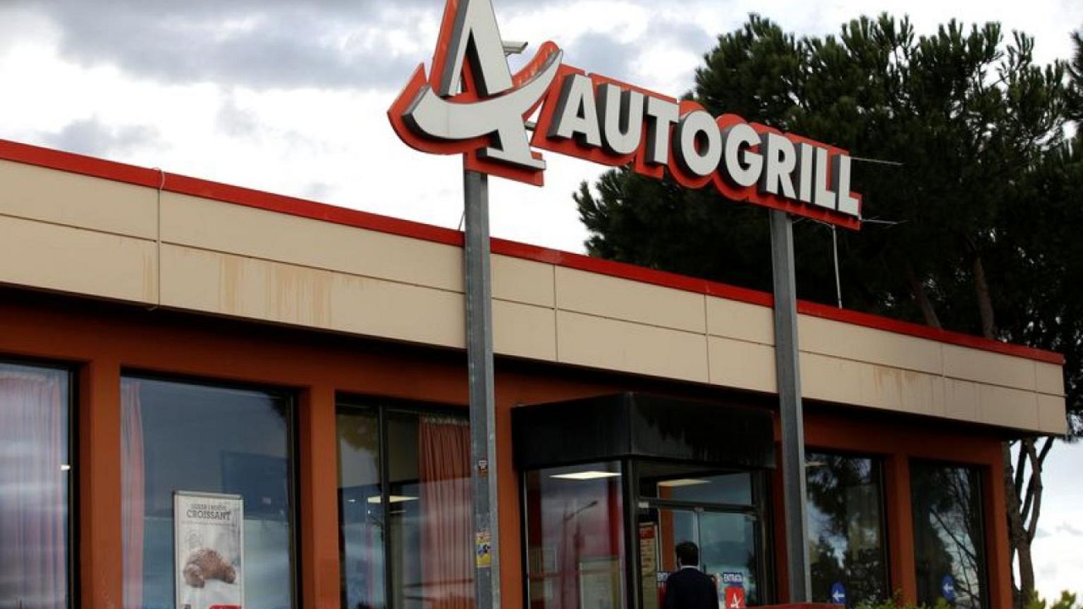 Autogrill confirms non-exclusive discussions for possible tie-up with Dufry