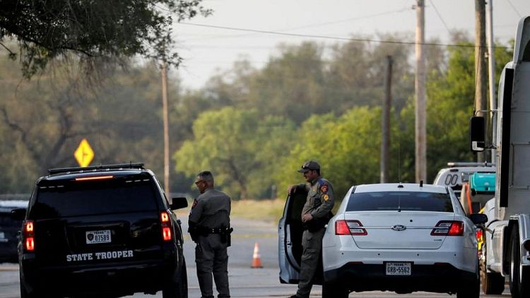 المحققون يحاولون تحديد الأخطاء الجسيمة التي حالت دون منع مذبحة مدرسة تكساس