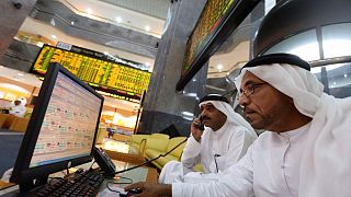 بورصات الخليج تتبع نظيراتها العالمية نحو الصعود وأسعار النفط ترتفع