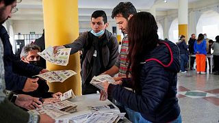 عملية فرز لأصوات الناخبين في انتخابات كولومبيا الرئاسية