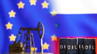 La UE acordará que las sanciones incluyan el veto al crudo ruso exceptuando oleoductos -borrador