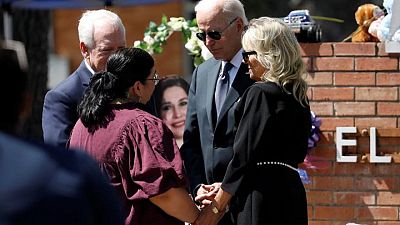 Mientras Uvalde está de luto, Biden insta a tomar medidas "racionales" sobre las armas Mientras Uvalde está de luto, Biden insta a tomar medidas "racionales" sobre las armas