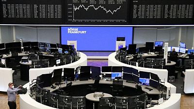 الأسهم الأوروبية تصعد بحذر بعد انخفاض استمر يومين