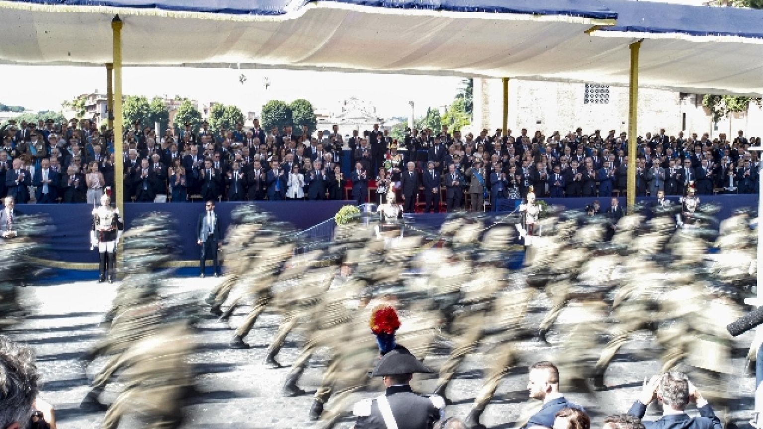Apriranno i sindaci, poi corpi armati e civili