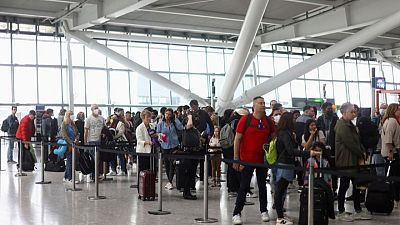 IATA dice que el caos aeroportuario tras la pandemia se arreglará