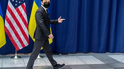 رئيس أوكرانيا يرحب بالعقوبات الجديدة على روسيا وينتقد تأخيرها "غير المقبول"