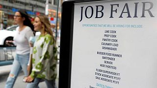 Ofertas de empleo en EEUU bajan; sector de manufacturas recupera el ritmo