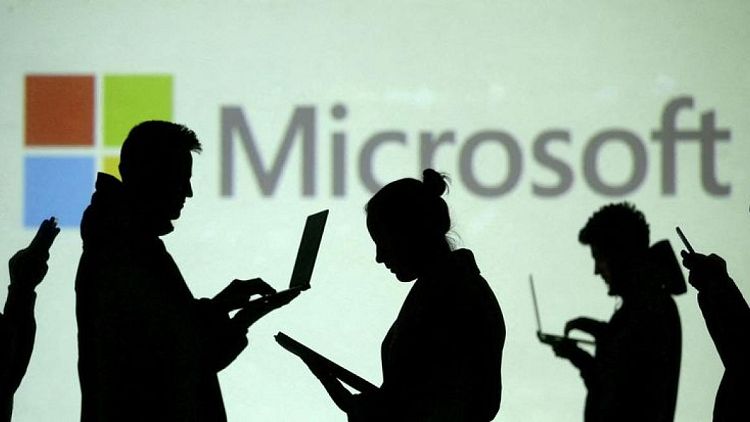 Microsoft recorta previsiones trimestrales de ingresos y utilidades por impacto cambiario
