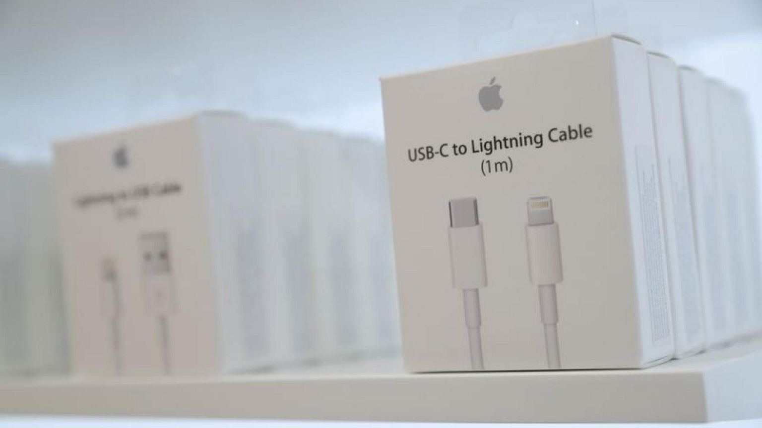 EU lawmakers pass single charger reform for electronic devices