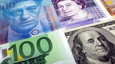 Rendimientos de bonos del sur de Europa mantienen bajas, euro reduce avance por anuncio del BCE