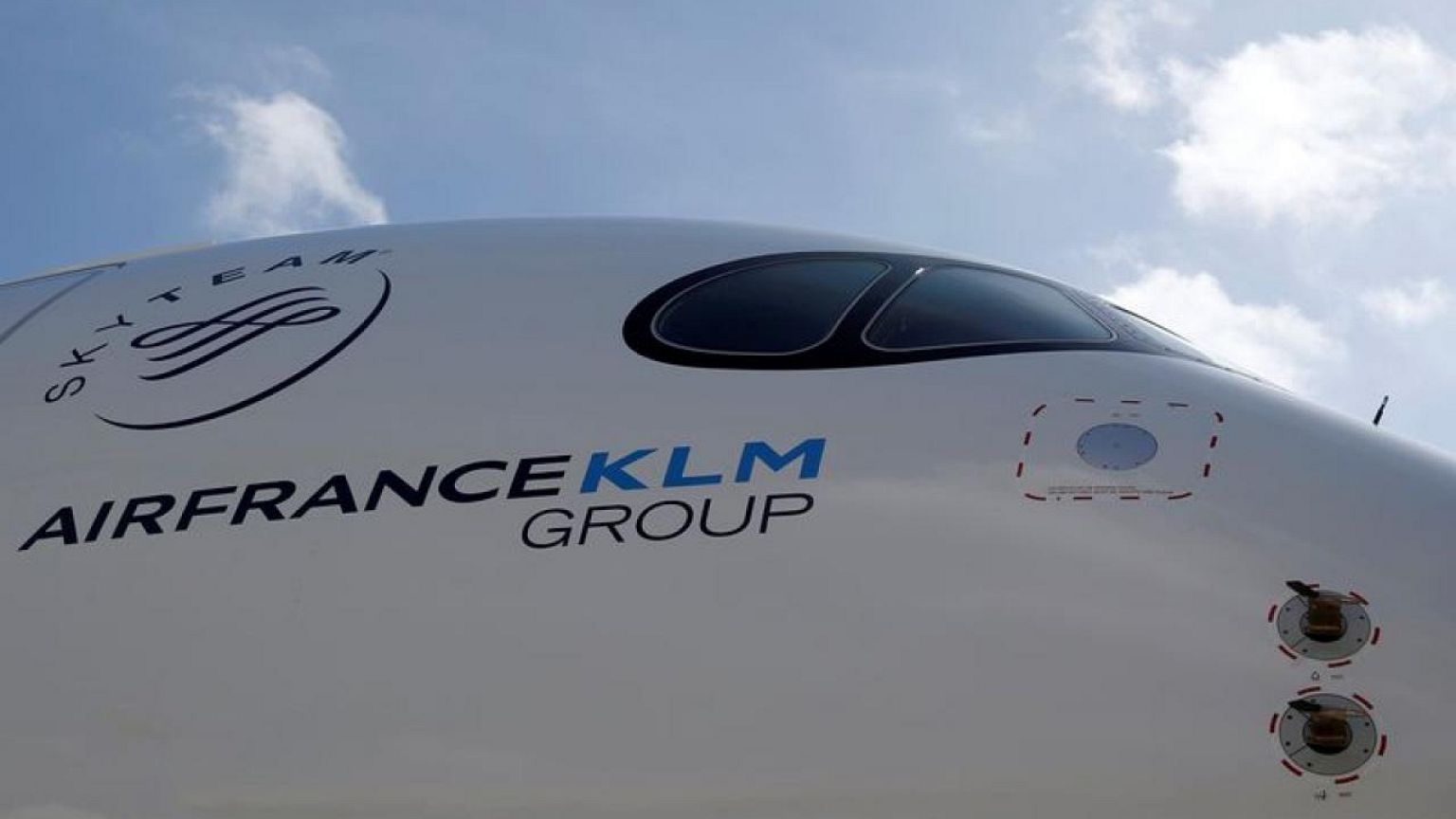 KLM cancels up to 50 flights a day this weekend due to overcrowding at Schiphol