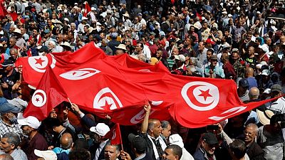 بدء "محادثات" في تونس حول دستور جديد وسط مقاطعة واسعة واحتجاجات في الشارع