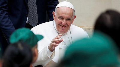 El viaje del Papa a África en julio se pospone por un problema de rodilla, según el Vaticano