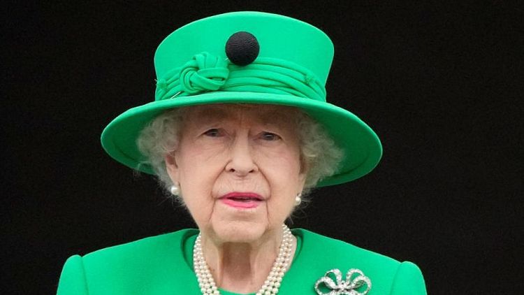 La reina Isabel se siente "conmovida" ante la multitud que celebra el Jubileo