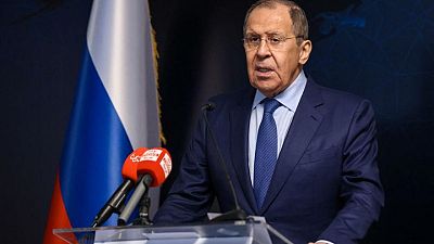 Lavrov califica de "sin precedentes" la decisión de bloquear avión oficial Lavrov califica de "sin precedentes" la decisión de bloquear avión oficial