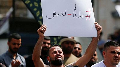 مؤسسات أهلية :الأجهزة الأمنية الفلسطينية تعتقل محتجين على غلاء الأسعار مؤسسات أهلية :الأجهزة الأمنية الفلسطينية تعتقل محتجين على غلاء الأسعار
