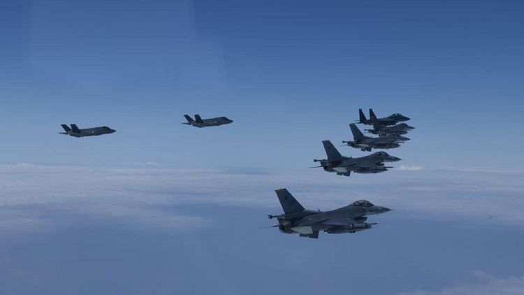 Corea del Sur y EEUU exhiben su poderío aéreo durante visita de responsable estadounidense a Seúl