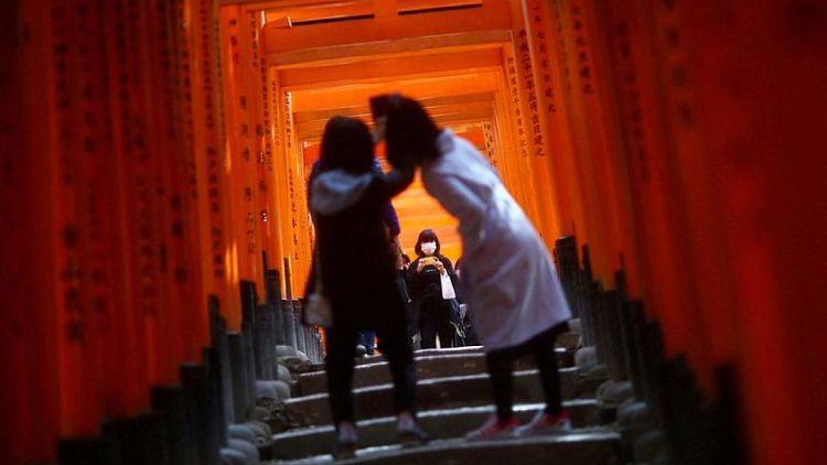 Japón se abrirá a los turistas después de dos años, pero sólo con mascarillas, seguros y guías