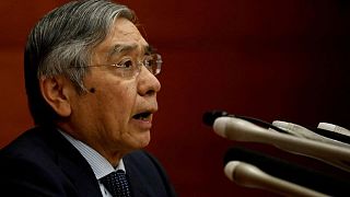 Gobernador del Banco de Japón se disculpa por decir que las familias comienzan a aceptar la inflación
