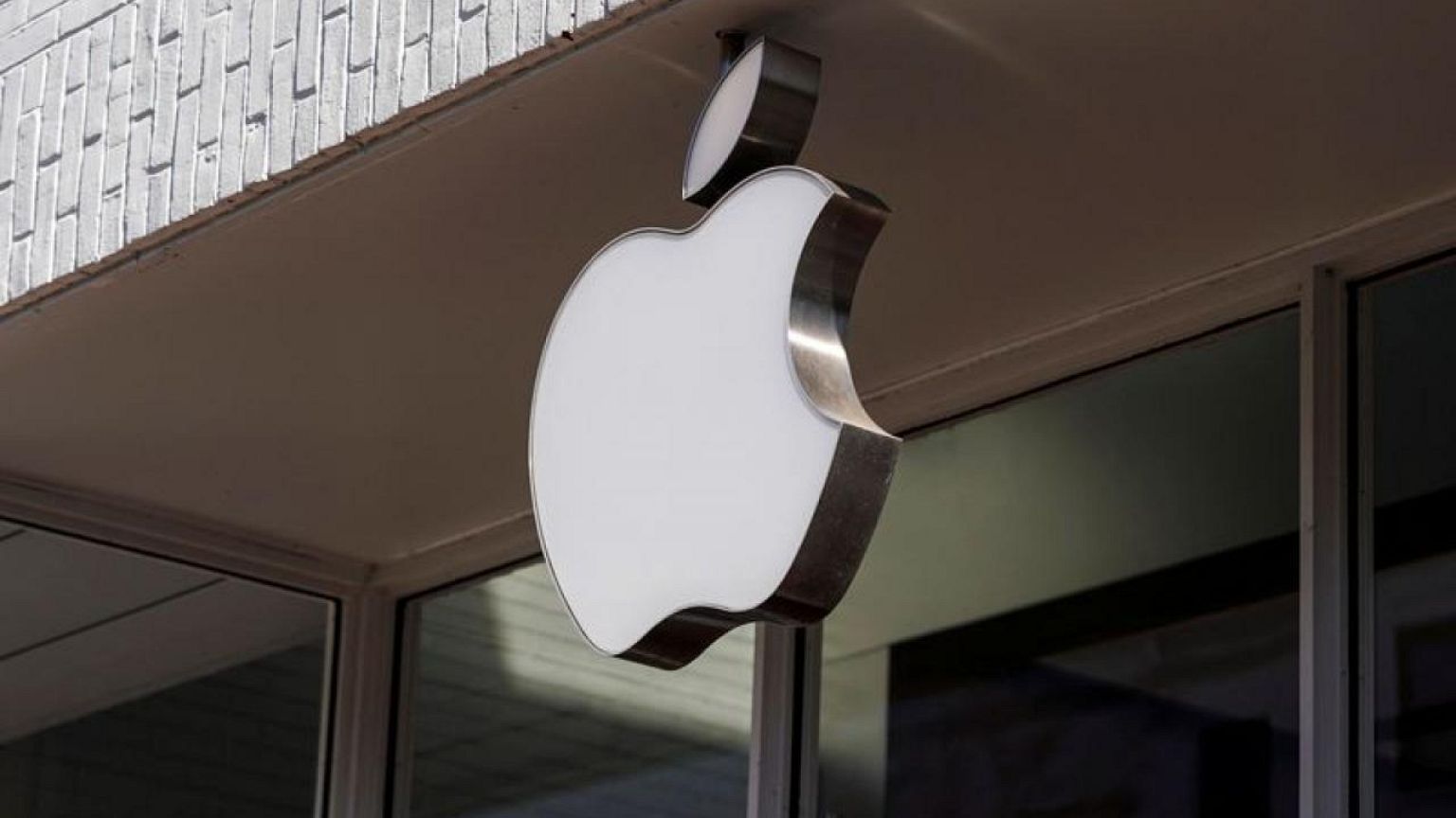 Analysis - Apple's next frontier is your car's dashboard