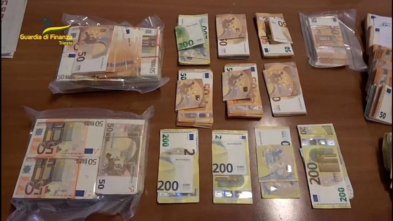Italian police hit Colombian drug gang, seize tonnes of cocaine | Euronews