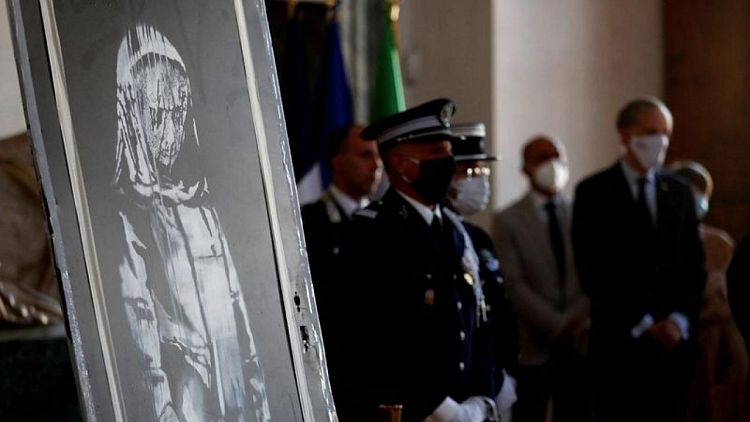 Ocho acusados de robar homenaje de Banksy a las víctimas del Bataclan van a juicio