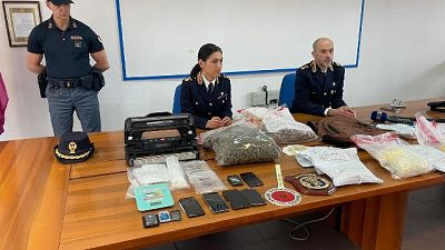 Polizia, in casa 4 kg di anfetamine e 4 tra cocaina e marijuana