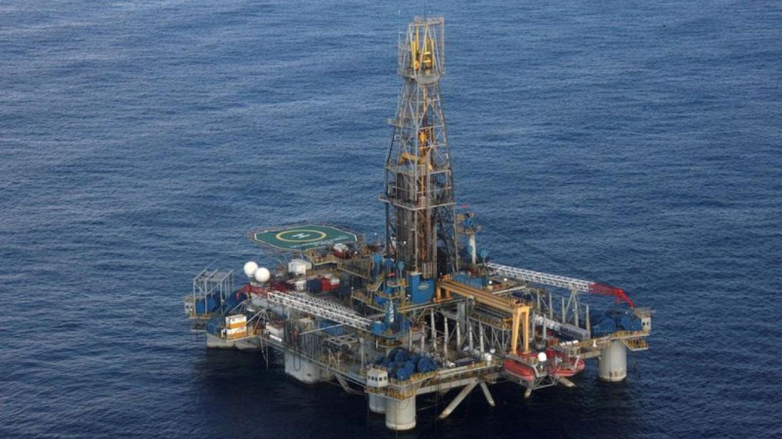 Oil hovers near 13-week high on robust U.S. demand, China optimism