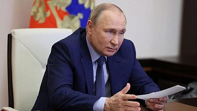 Putin dice que ningún telón de acero cerrará la economía rusa