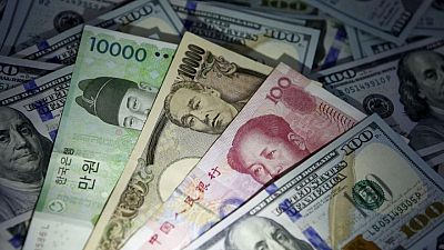 Japón intensifica las amenazas de intervención después de que el yen superó el nivel clave de 150