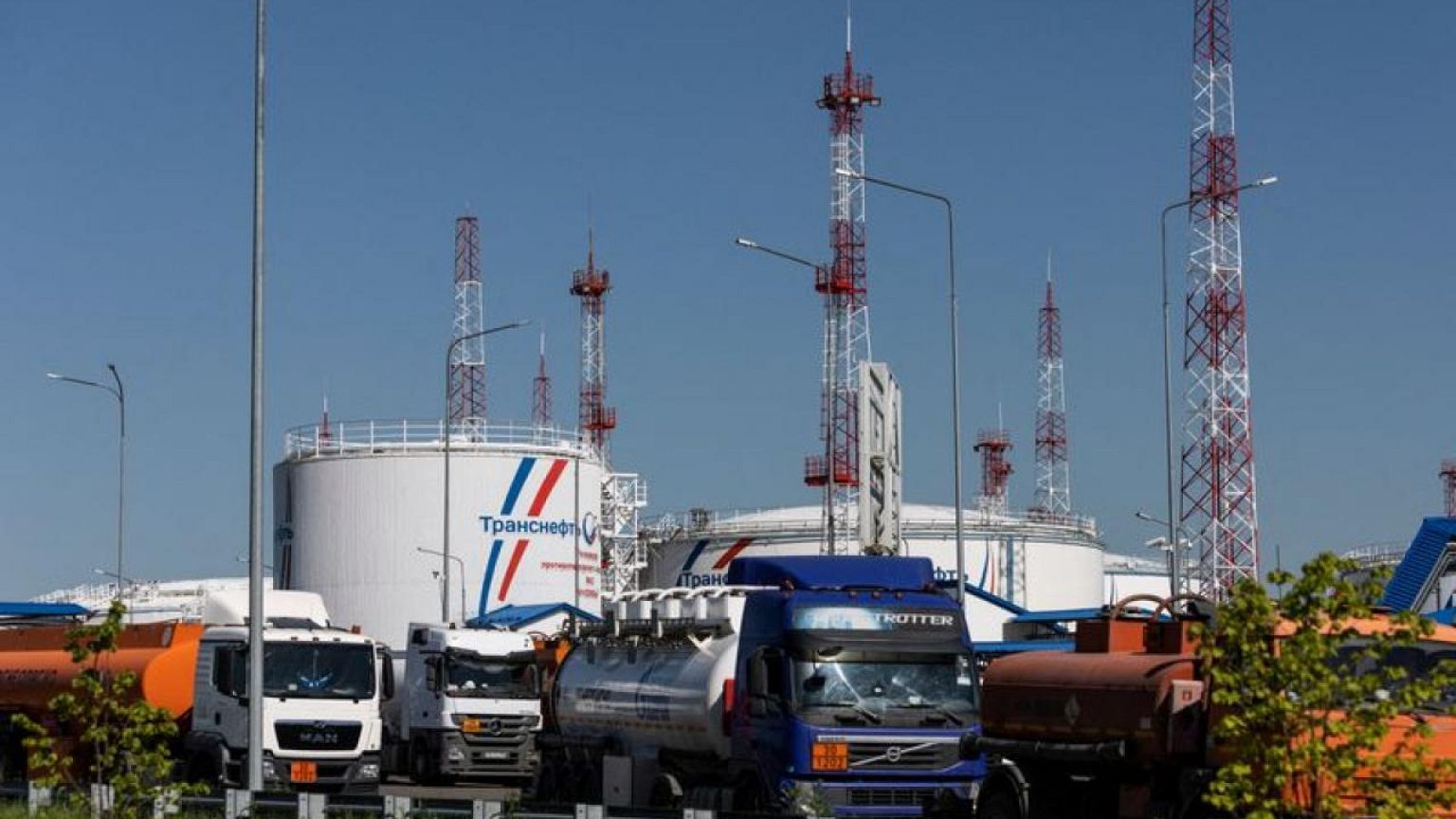 Putin says Russia will not mothball oil wells despite West's import ban