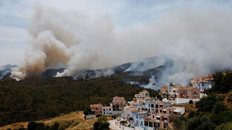 Estabilizan el incendio en el sur de España, se inician realojos