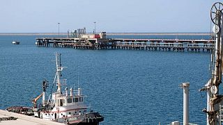 انخفاض إنتاج النفط الليبي وسط تهديدات بإغلاق ميناء ثالث