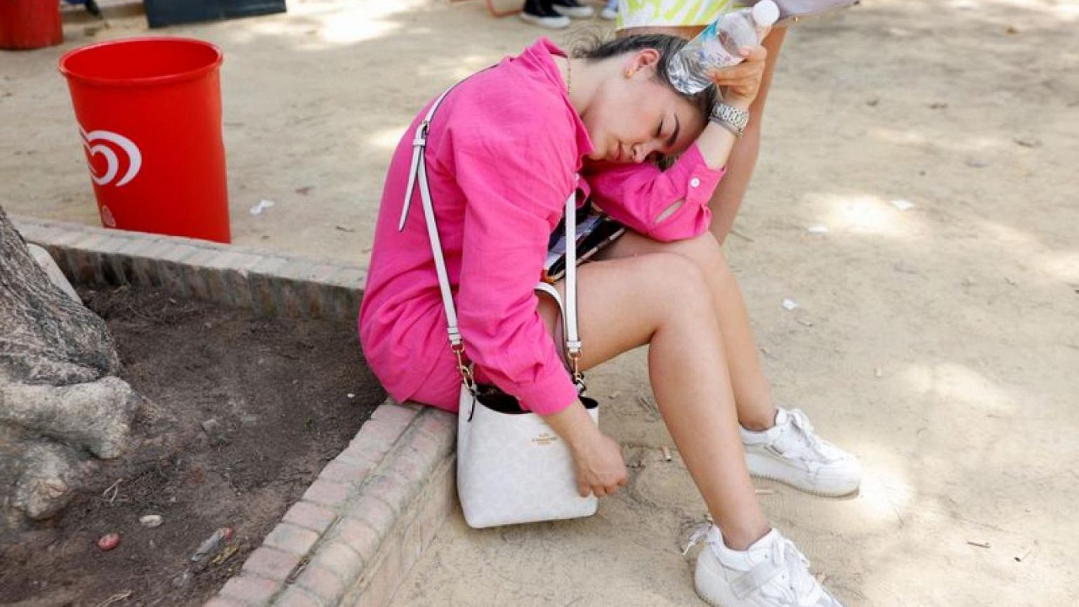 Europa Occidental sufre fuerte ola de calor preestival, se agrava temor al cambio climático