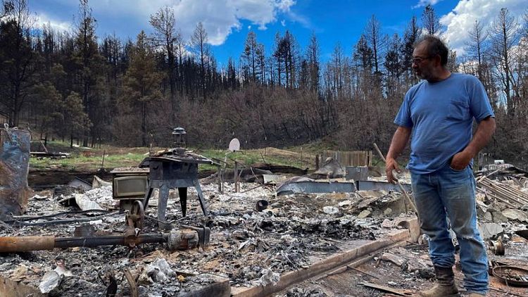Biden se enfrenta a ira ciudadana por incendio forestal de Nuevo México provocado por el gobierno