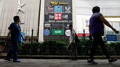 Pekín testea a millones de personas y aísla a miles tras un brote de COVID-19 en un bar