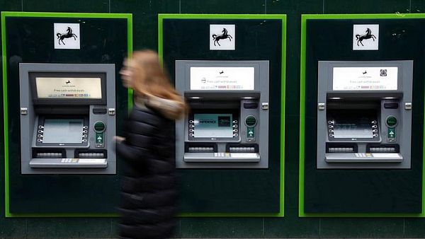 Lloyds Offers Staff 1,000 Pounds To Ease Cost Of Living Crisis | Euronews