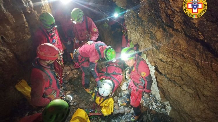 Gamba fratturata a -180 mt in Ogliastra, tecnici da sei regioni