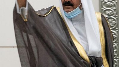 ولي عهد الكويت يطالب الحكومة والبرلمان بإنهاء التوتر وتحقيق التوافق بينهما