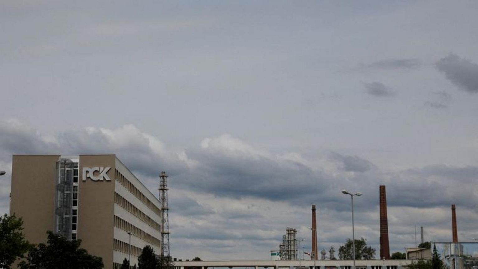 Exclusive-Germany's refinery dilemma tests Russian oil ban resolve