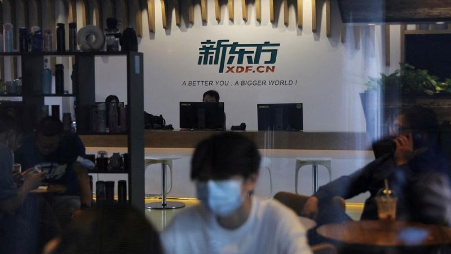 China's New Oriental education giant finds new life in English live streaming