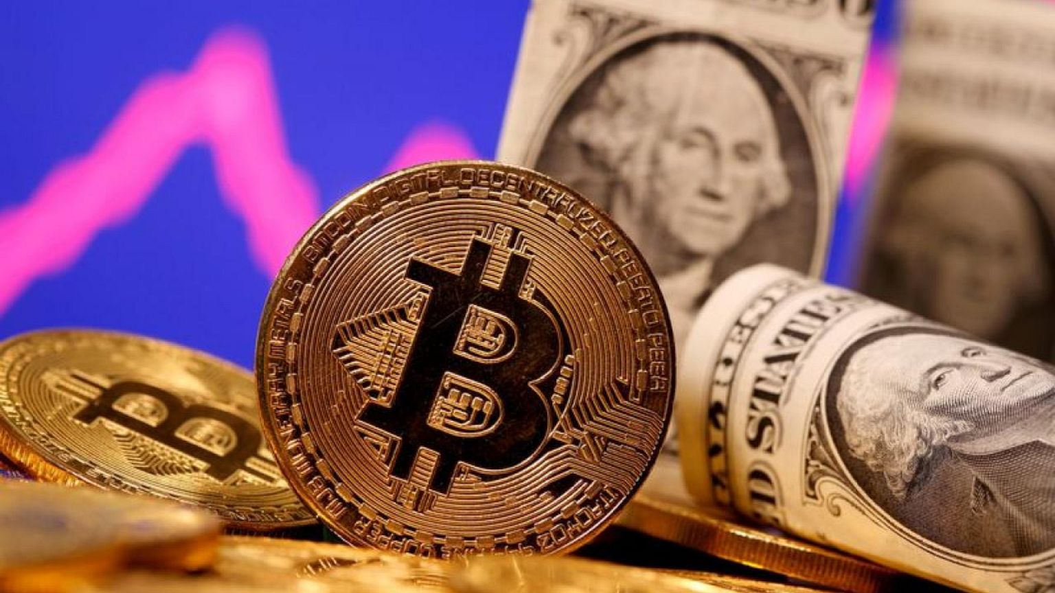 El bitcóin cae a un mínimo de 18 meses y agudiza el colapso de las criptomonedas