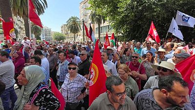 الإضراب يشل تونس ويزيد الضغوط على الرئيس سعيد