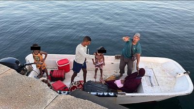 In 9 bloccati da Carabinieri e Gdf sulla costa sud occidentale In 9 bloccati da Carabinieri e Gdf sulla costa sud occidentale