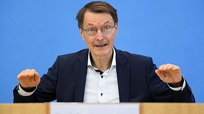 وزير الصحة الألماني يضغط من أجل جرعة رابعة من تطعيم كوفيد قبل موجة الخريف