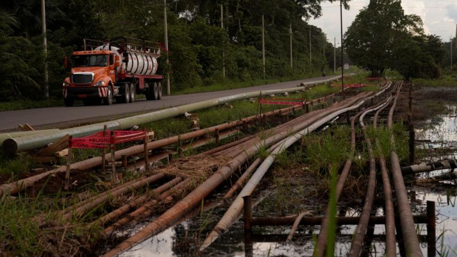 Ecuador busca socio para detener la quema de gas, mientras aumenta la ira en la Amazonía